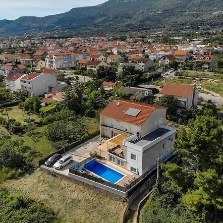 Zdene - Private Pool Lejlighed *